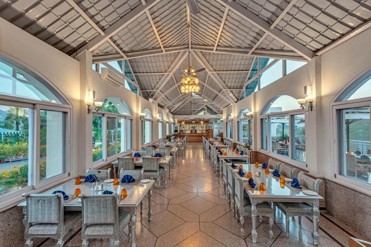 Club Mahindra Kandāghāt Bagian luar foto