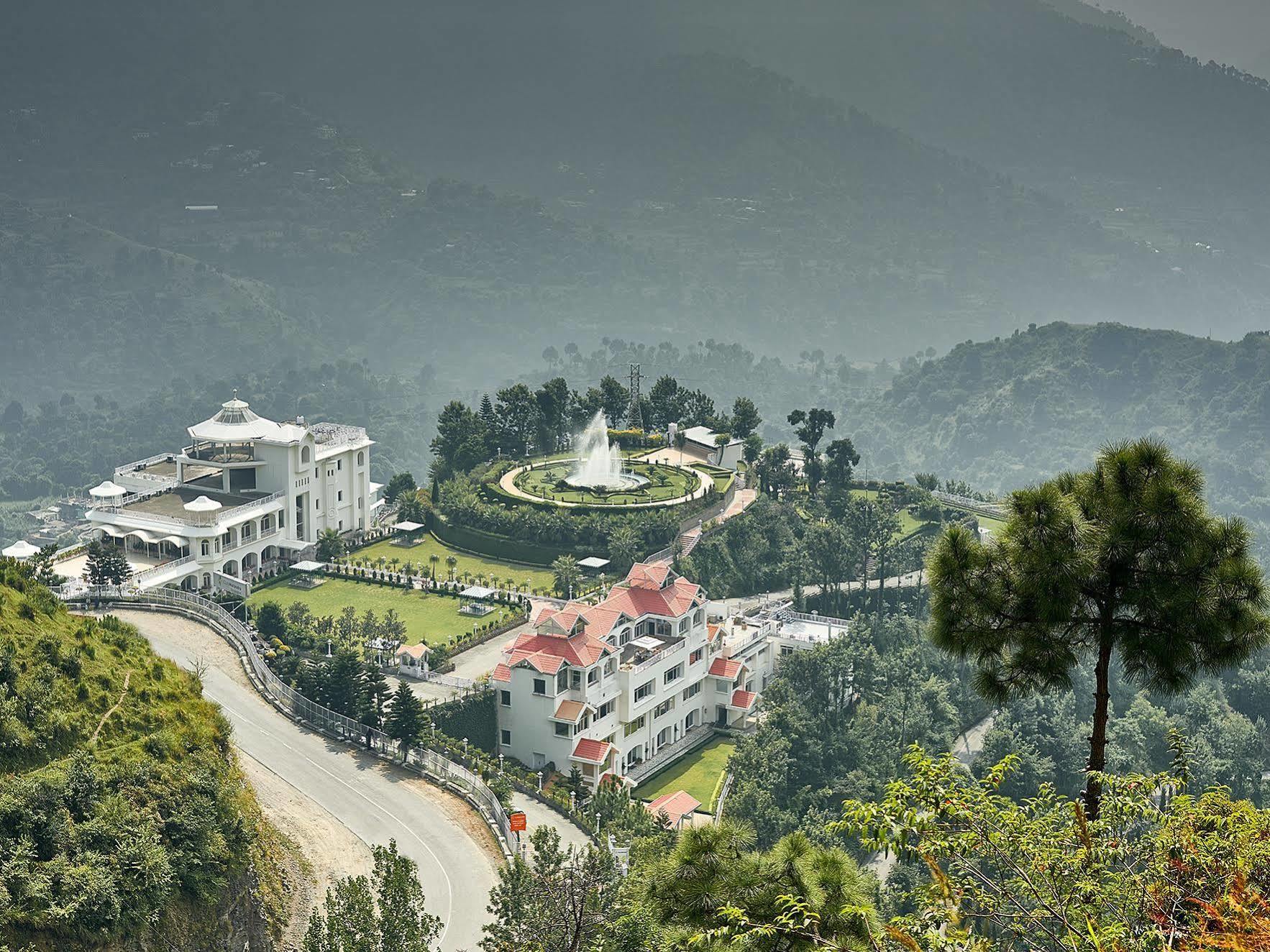 Club Mahindra Kandāghāt Bagian luar foto